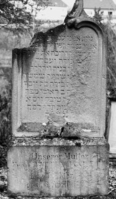 Grabstätte von Betti Nußbaum - Foto und Übersetzung aus der Dokumentation des jüdischen Friedhofes von 1985