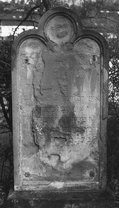 Grabstein von Moses Nußbaum  aus der Dokumentation des jüdischen Friedhofes von 1985 - Inschrift auf vorgesetzter Platte beim Anklicken des Fotos