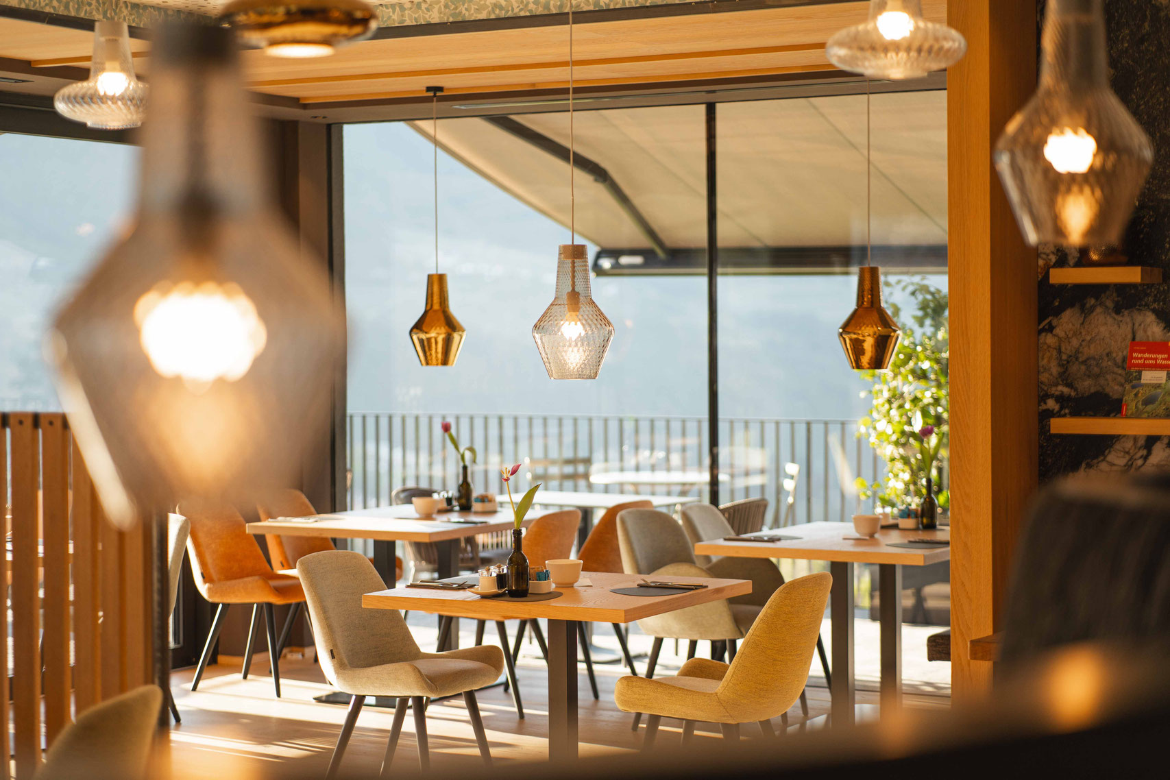 Modern breakfast room overlooking the vineyards - VINEA Suites & Apartments – Adults Only in Dorf Tirol near Merano, South Tyrol - Member of Mountain Hideaways _fullwidth-story-splash