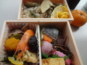 昼は東京駅で買った駅弁