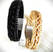 Pferdehaar Armband mit 3 Stränge und  2 Flechtungen,  in rund und eckig  zusammen genäht.  Magnetschiebeverschluss  