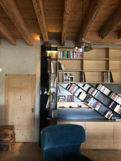 Bibliothèque en chêne et acier