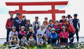 サイクリングイベント鹿島神宮一の鳥居前で記念写真