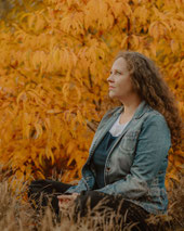 Susanne Kruse – Coaching, Frequenzarbeit und Bewusstsein – in ruhiger Natur, verbunden mit Klarheit und innerer Führung.