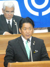 施政方針演説をする中山市長=11日午前、市議会