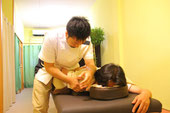 肩こり施術の例。大阪市中央区肩こり腰痛専門谷町七丁目さくら整体院