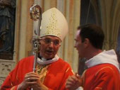 Joseph Coste et Mgr Dognin, lors de la célébration d'ordination à la cathédrale St Corentin de Quimper