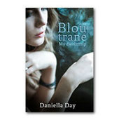 Die jeugboek, 'Blou trane' verskyn by Lapa Uitgewers. Daniella Day het die Algemene Kreatiewe Skryfkursus by die Skryfgeheime-skryfskool voltooi.