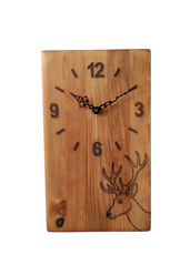 Handgefertigte Wanduhr aus Holz mit Hirschmotiv – einzigartiges Upcycling-Unikat, stilvolle Dekoration und echter Blickfang für jedes Zuhause.