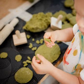 Biolino, Tanzwelt, Bewegungswelt, Wien, Spielgruppe, Spielgruppen, Eltern-Kind-Turnen, Bewegung für Kinder, Eltern-Kind-Zentrum, Aktivitäten mit Kindern, Kinder in Wien