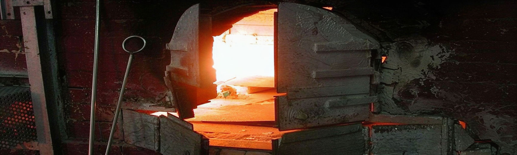 Forno per la lavorazione del vetro di Murano nella nuova sede produttiva di Fabbrica Lampadari Murano nel 2016