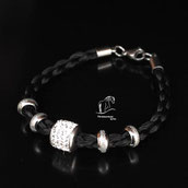 Armband aus Pferdehaar-Modell R09-Rund geflochten-1 Glitzerperle-4 schmale, strukturierte Perlen-Karabinerverschluss-Edelstahl