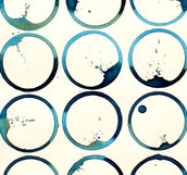 Eau toujours avec des lavis sur papier. Quand la trace d'un verre d'eau retourné donne naissance à une oeuvre d'art