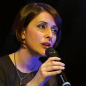 Kathleen Biaz chante du jazz avec élégance