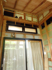 骨組みが完成(見えているサッシはもともと外壁だった部分)