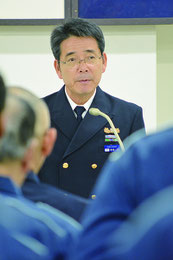 宮﨑一巳石垣海上保安部長による年頭訓示が行われた=16日午後、石垣海上保安部浜崎船艇基地