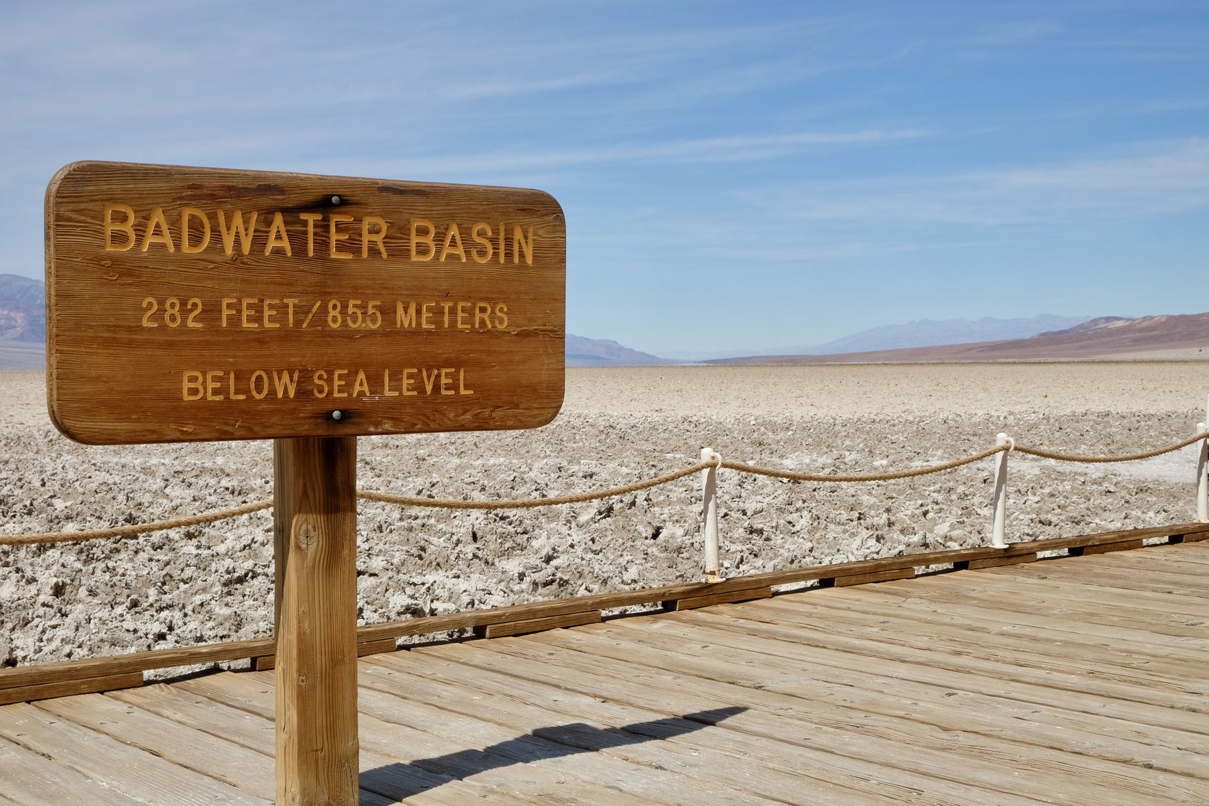 Badwater. Долина смерти в сша озеро бэдуотер. Озеро бэдуотер. Солончак badwater долина смерти. Впадина badwater.