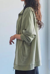 大人女性の  スウエットブルゾン  フォーユー価格　3,480円(税込）  『OLIVE』