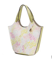 型押し花柄バッグ  2,750円→2,480円(税込）  約17×20×11cm