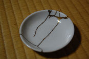 小皿に磨き金継ぎ