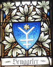 Wappenscheibe über dem Südportal der Pfarrkirche St. Peter und Paul Oberägeri (1908)