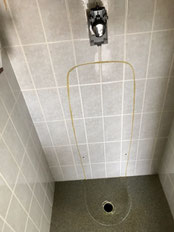 ①まず小便器を撤去します