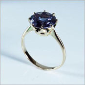 K18石座作り変え修復の合成アレキサンドライトリング