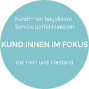 Link als Grafik zu den Trainings für Kommunikation mit Kunden, Kundenservice, Kundenorientierung, Vertriebstraining, Akquisetraining, Beschwerdemanagement. Slogan: Kunden begeistern, Service perfektionieren, Claudia Karrasch, Bonn, Bundesweit