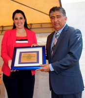 Presea que el Concejo Cantonal de Manta confirió a la Directora Ejecutiva de la Agencia Nacional de Tránsito, durante la inauguración del edficio de la Agencia de Tránsito de Manta, Ecuador.