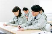 建設業者向けに改正建設業法や経審改正について解説するセミナーの様子