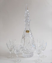 Likörflasche mit Gläser