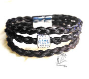 Armband Medium, mit 3 Strängen geflochtenem Schweifhaar und einer Perle mit Zirkonia.  Durchmesser ca. 13mm