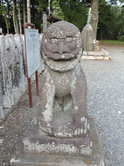 薬師堂のにっこり狛犬さん「阿あ」