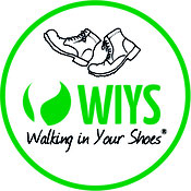 Logo Walking in your shoes: ein grüner Kreis mit Wanderstiefeln darin