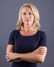 Elsa Mittmannsgruber, Soziologin, Journalistin, Buchautorin, 3fache Mutter und Mit-Gründerin des unabhängigen Nachrichtensenders AUF1. Sie sagt klar: Nur wenn wir ehrlich hinschauen, können wir wirklich etwas verändern.