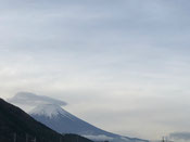 今日の富士山 珍しい笠雲(ﾚﾝｽﾞ雲)
