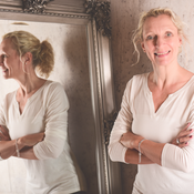 Natascha Blumensaat – Ernährungsberaterin und psychologische Coachin, die empathisch und individuell beim Loslassen von emotionalem Essen begleitet.