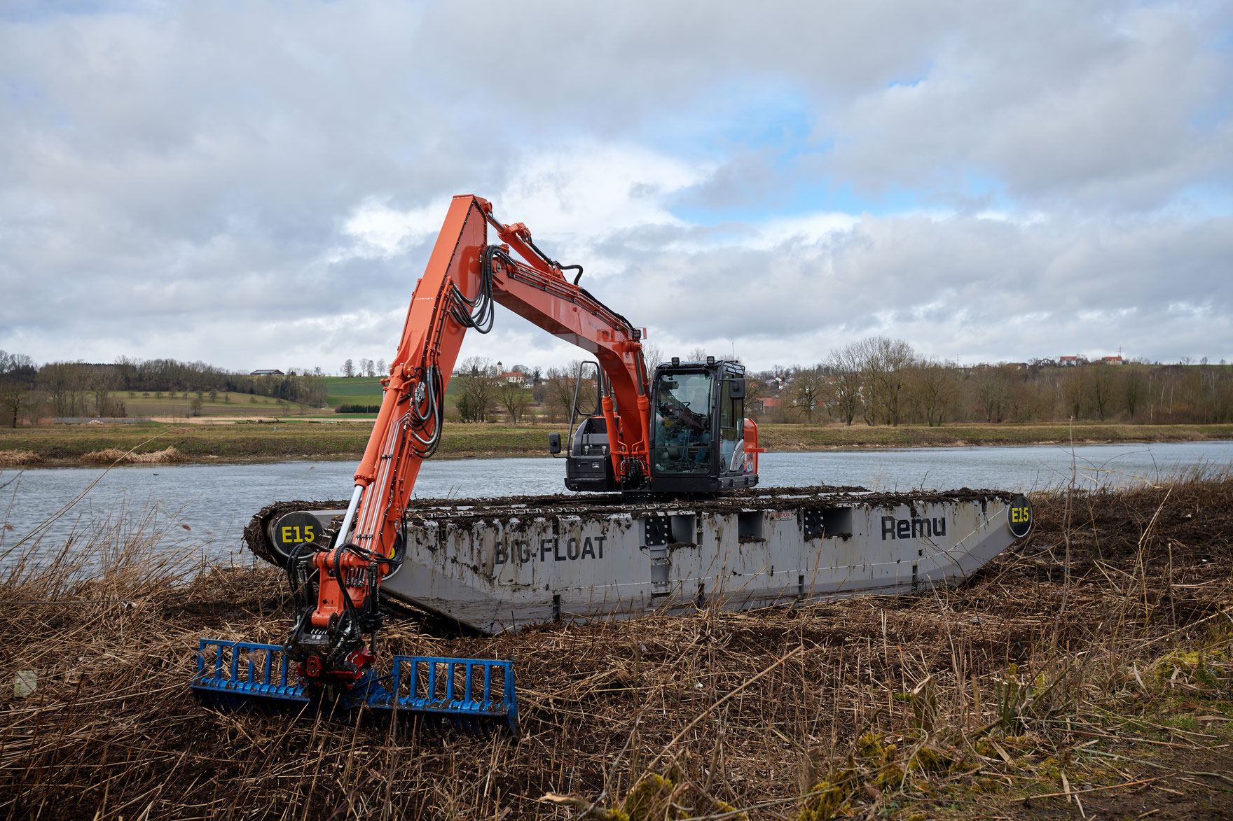 Schwimmbagger ZX130 Liegl Laupheim
