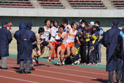 今井から渡辺へラリアット