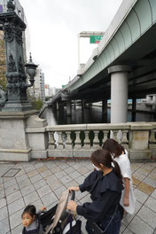 004-2　今・日本橋から江戸橋 Aモード　F8　17㎜　＋0.3　ISO1600　WBオート