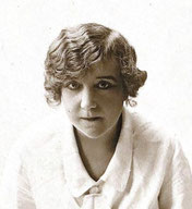 Suzanne Noël opérant à mains nues un lifting de la face en 1925 - photo © Bibliothèque Marguerite Durand/Roger-Viollet