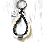 Schlüsselanhänger2 einzelne Stränge Pferdehaareckig geflochten mit einer Schiebe Perle 
