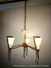 TD05C-01 Alabasterlampe Eßtischlampe, Fb. creme, mit in braun Rostoptik patinerten Schmiedeeisen. 40 x 31 cm, Höhe variabel: 378,- €, zzgl. Versand