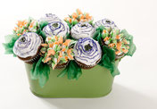 Blumengesteck aus Cupcakes als Tischdekoration