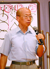 講演で対中戦略などを語った村井友秀氏=6日夜、市健康福祉センター