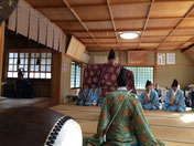 朝日舞の奉納