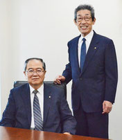 山口新社長（左）と前社長の加藤会長