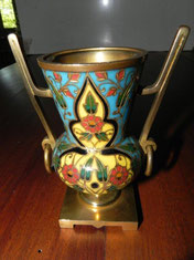 Petit vase en émaux cloisonnés du XIXème avec anses et anneaux signé F. Barbedienne