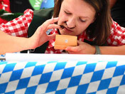 Melanie Knauer mit «Oberlippenbärtchen». Foto: Karl-Josef Hildenbrand