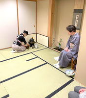 上級クラス「風炉(ふろ)」の季節のお稽古。